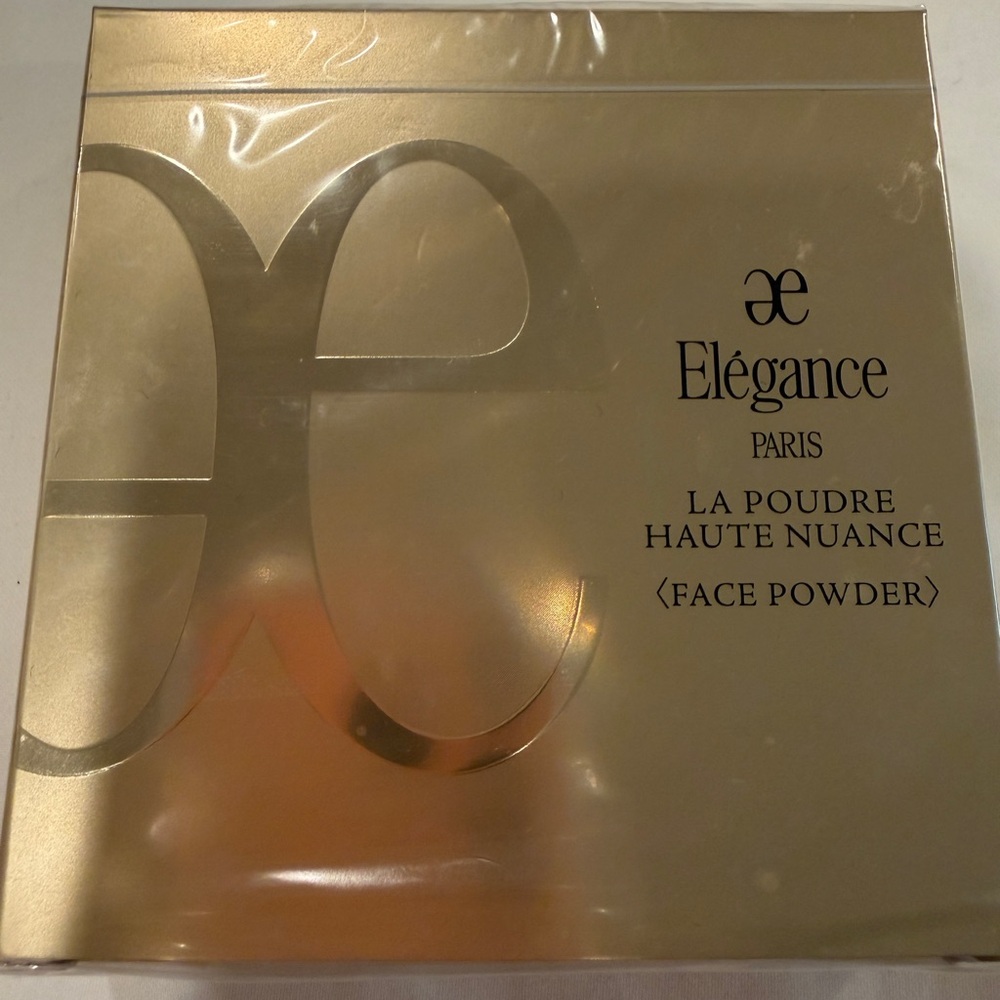 🌲🌲🌲SOLD!🌲🌲🌲Elégance Paris Face Powder